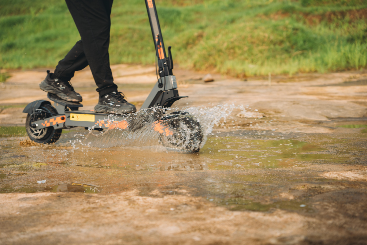 Durable KuKirin G2 front mudguard for splash and debris protection.