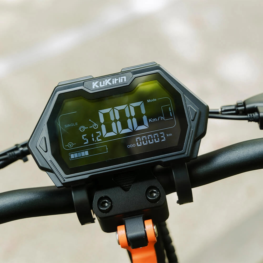 Central smart digital LCD display dashboard on the KuKirin G2 Master.