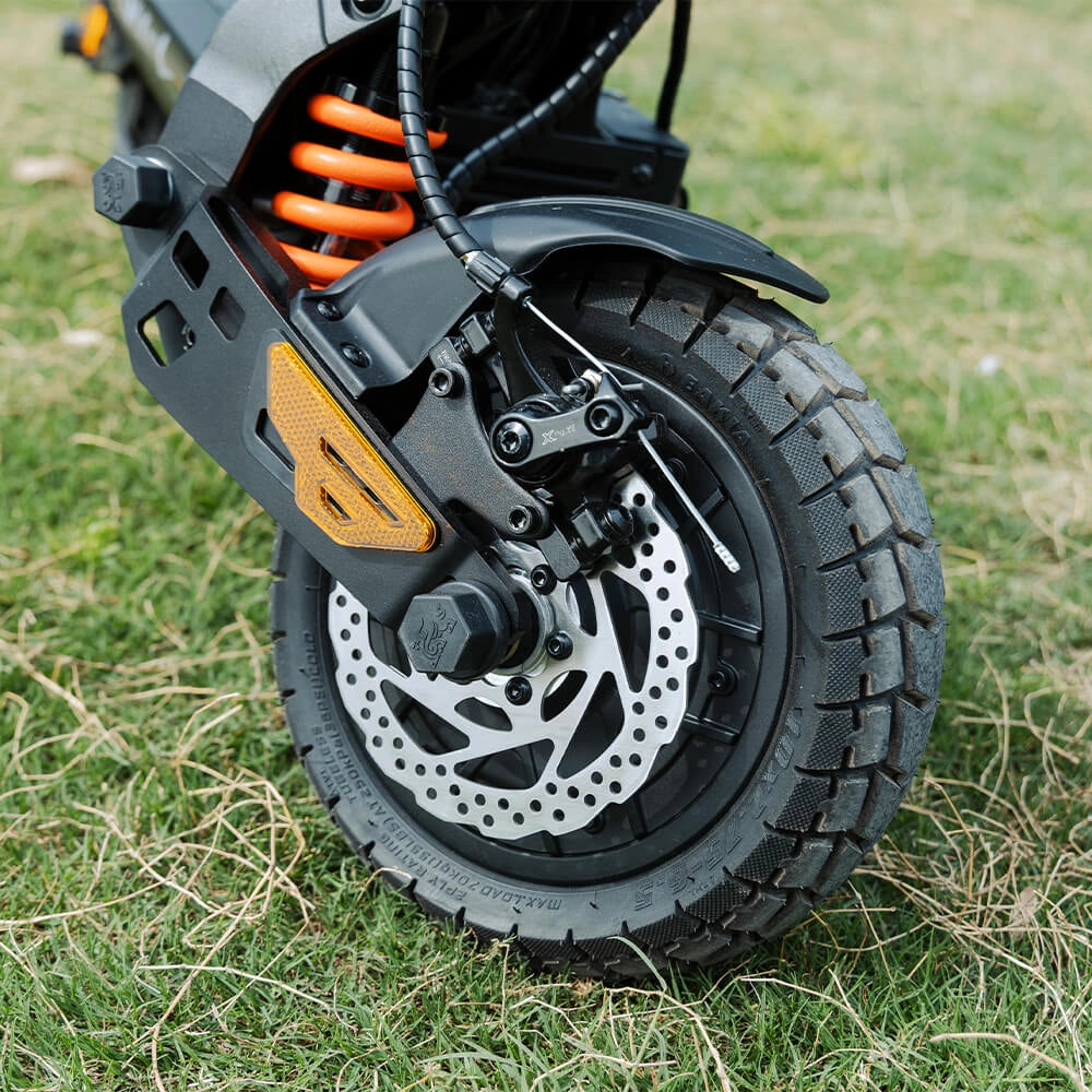 Rugged front off-road tubeless tire and orange suspension spring on KuKirin G2 Master