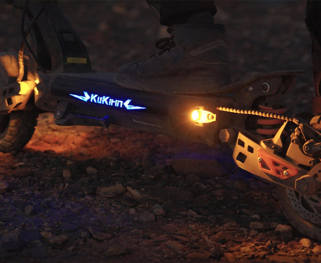 High-visibility ambient deck lights and turn signals on KuKirin G2 Master