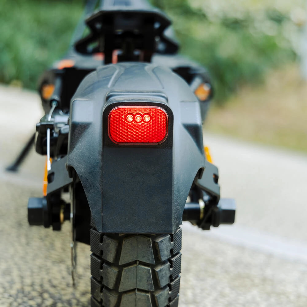 High-visibility rear red safety brake tail light on KuKirin G2 Master fender