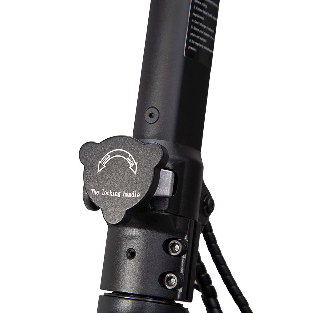 Solid safety lock buckle on the folding steering column of KuKirin G2 Master.