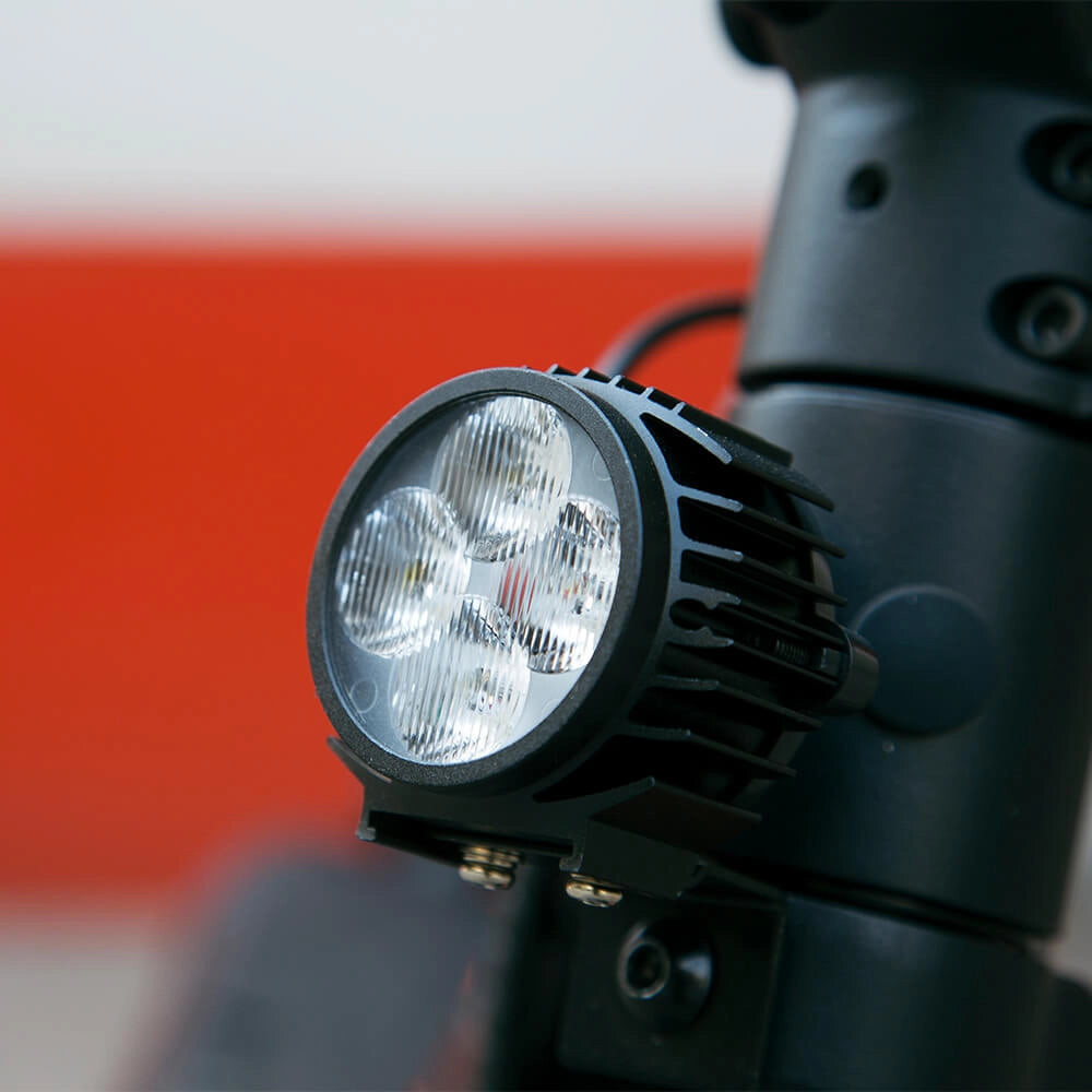 High-lumens multi-pod LED front headlight housing on KuKirin G2 Master.
