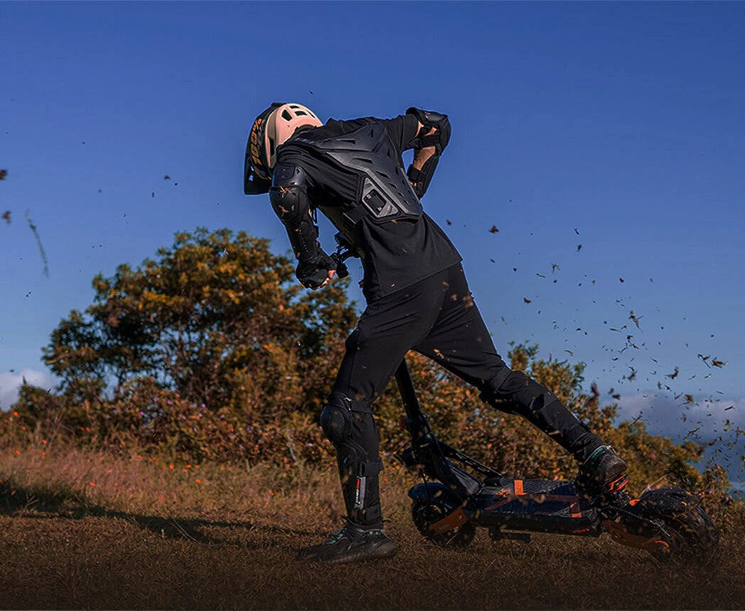 Moteur arrière haute puissance de 1000 W pour une puissance maximale sur terrain accidenté en extérieur sur un KuKirin G2 Max.