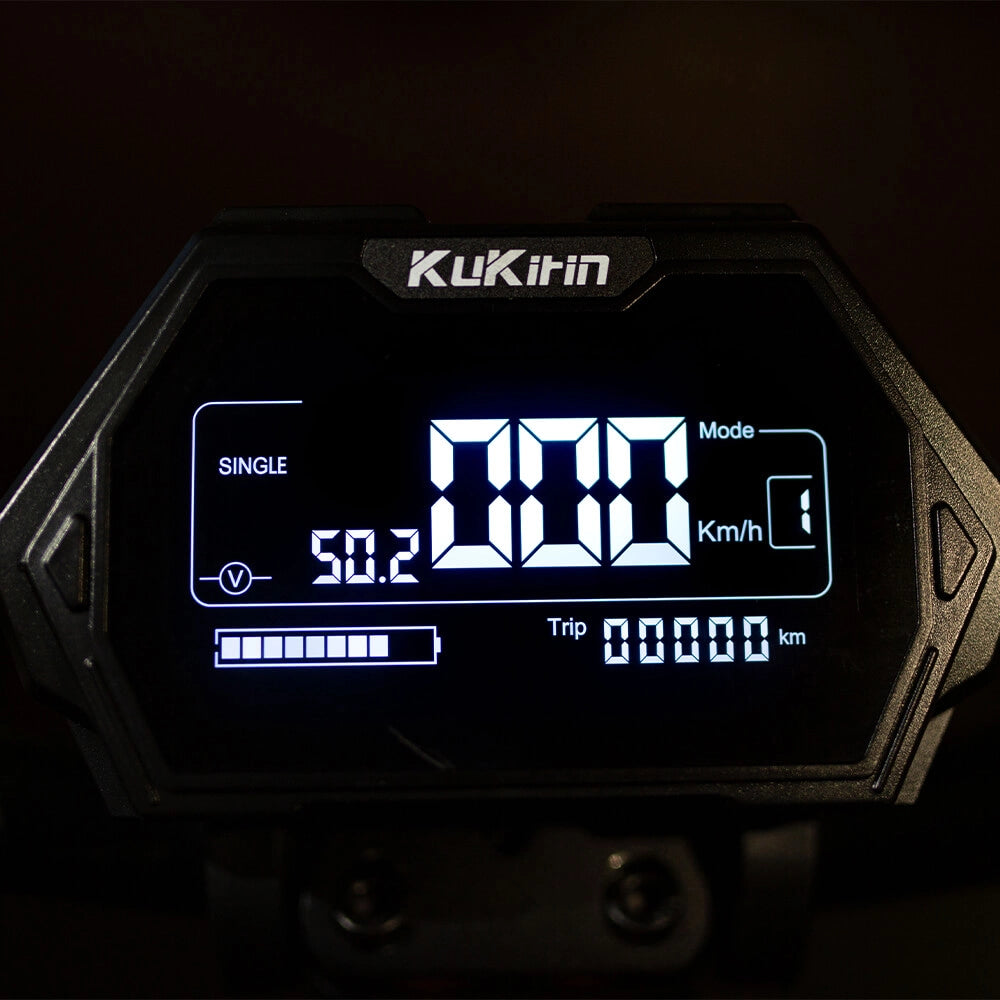 Affichage LCD intelligent à contraste élevé montrant les indicateurs essentiels sur le KuKirin G2 Max.