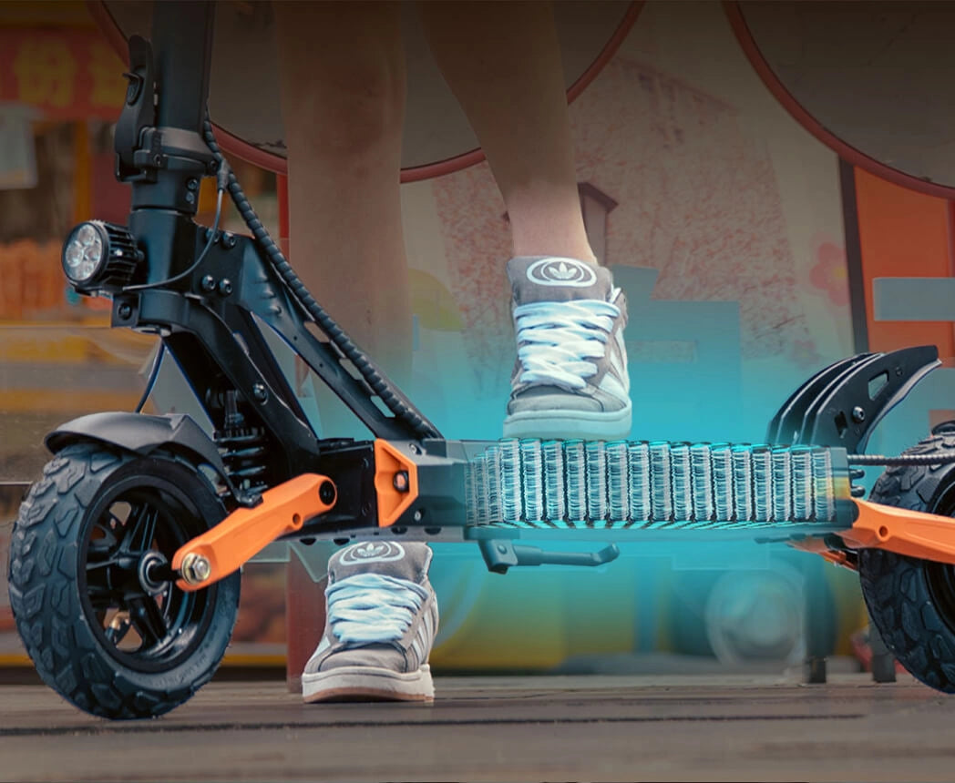 High-rate 15.6Ah lithium-ion battery cells inside the KuKirin G2 Pro chassis.