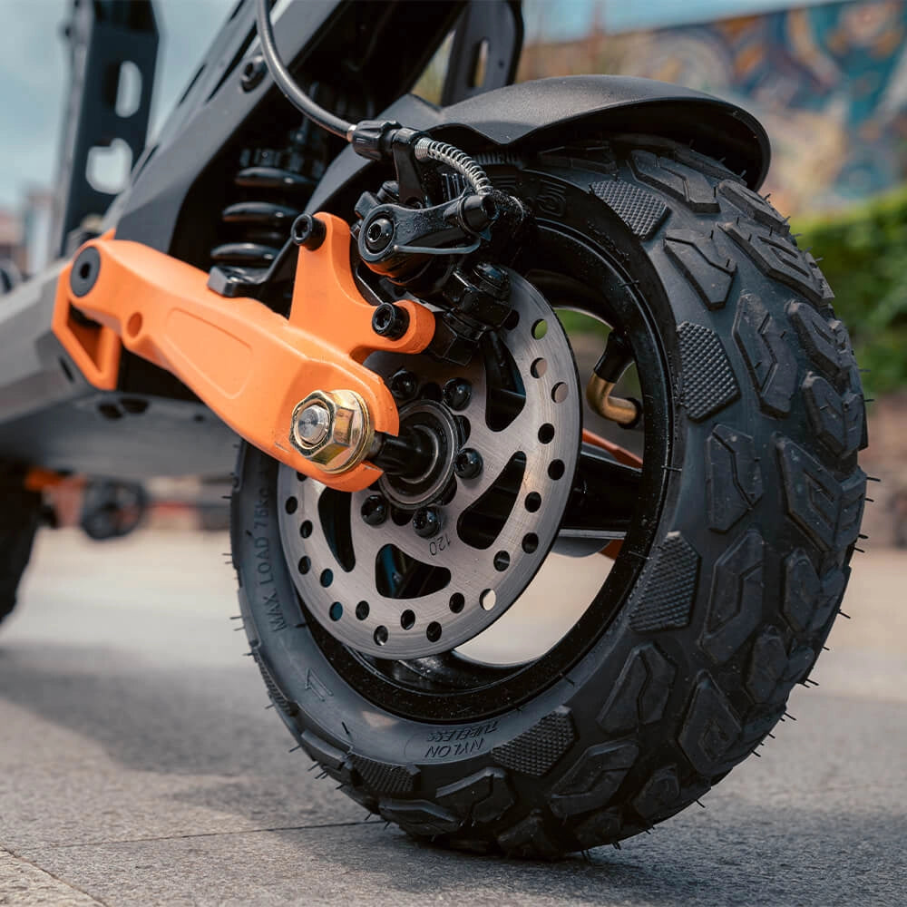 High-traction 9-inch pneumatic off-road front tire and mechanical disc brake on KuKirin G2 Pro.