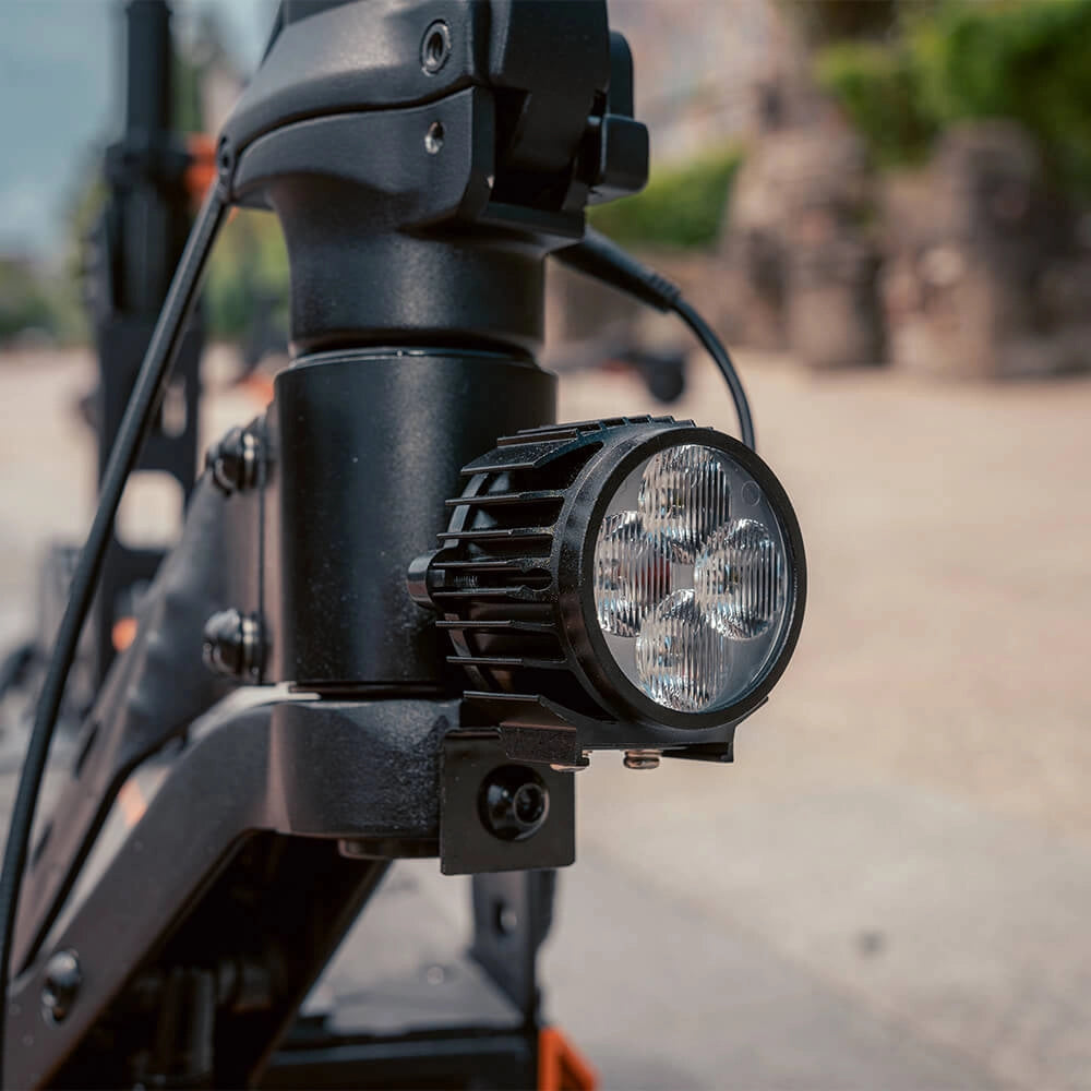 Ultra-bright multi-pod LED front headlight on the KuKirin G2 Pro steering column
