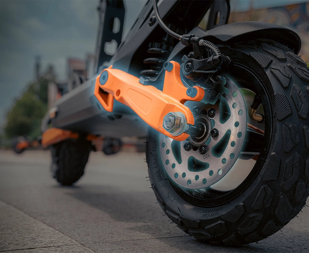 Smooth out any terrain with the advanced four-arm shock absorption on KuKirin G2 Pro.