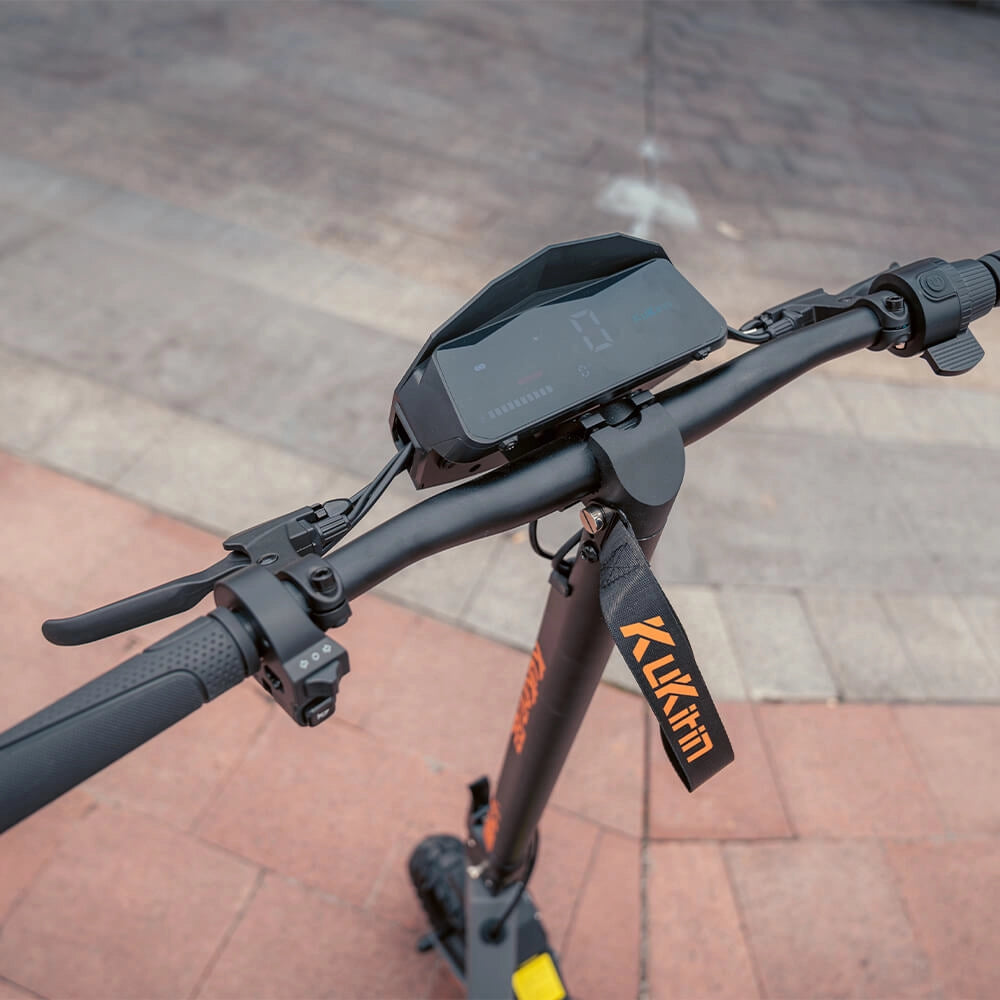 KuKirin G2 smart LED dashboard and handlebar view