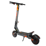 Studio, vue de face, en angle, du scooter électrique standard KuKirin G2 Ultra.