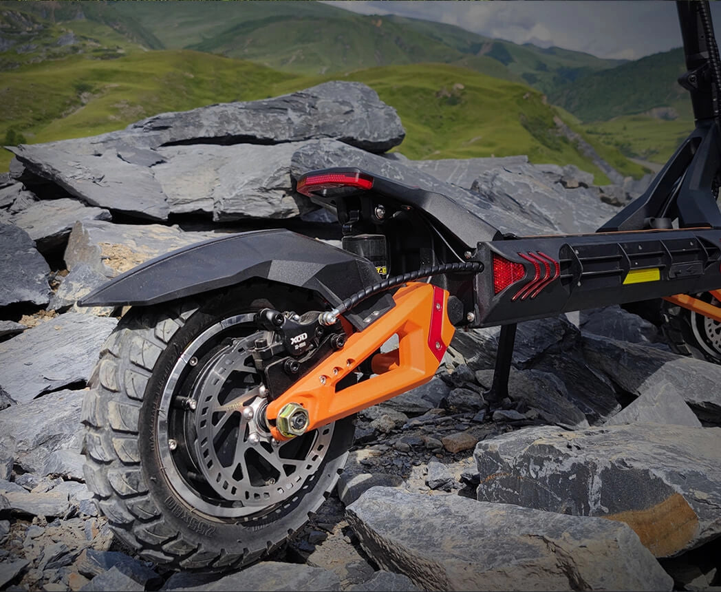 High-traction 10-inch pneumatic off-road tires tackling rugged terrain on KuKirin G3 Pro.