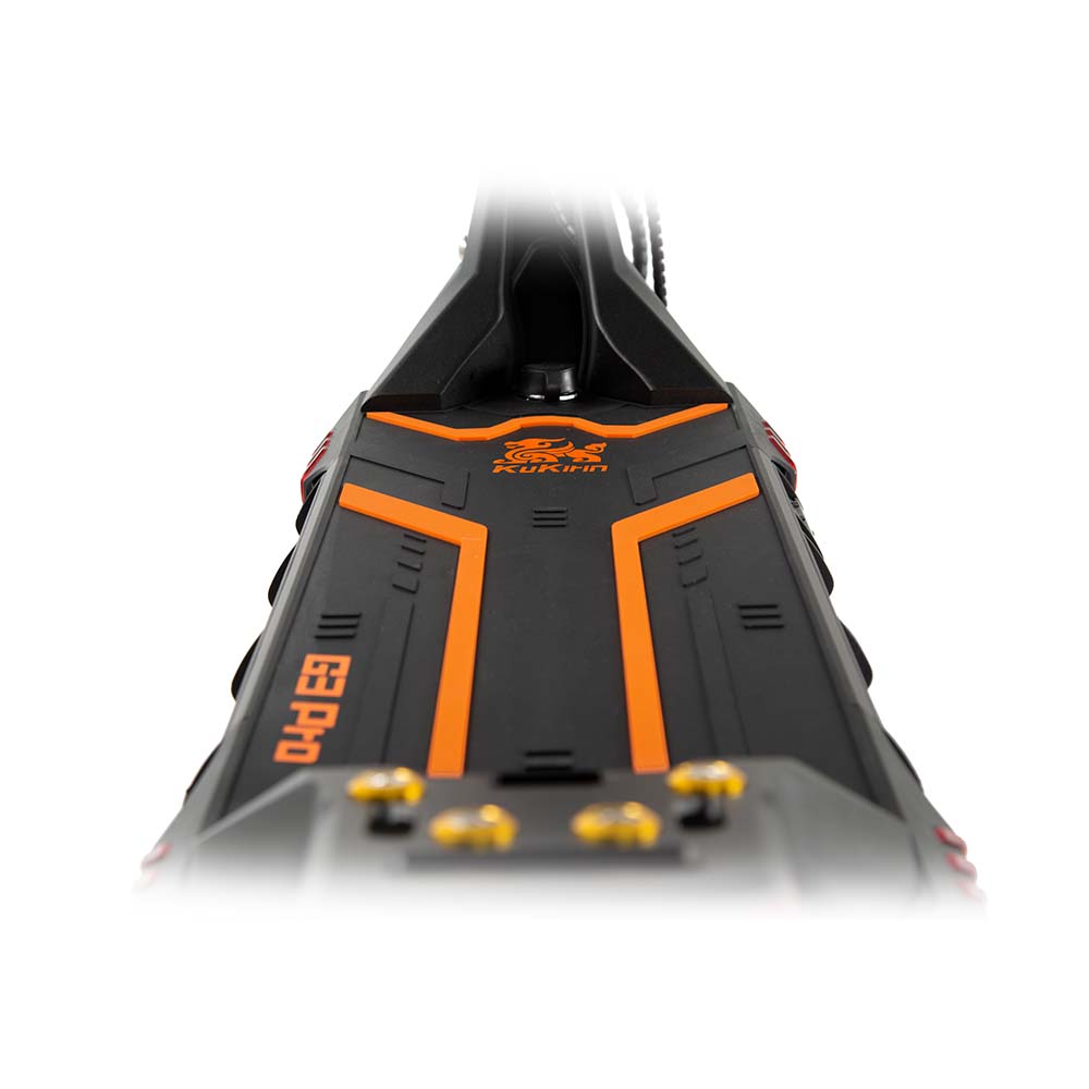Wide rubberized anti-slip standing deck platform layout of the KuKirin G3 Pro scooter.