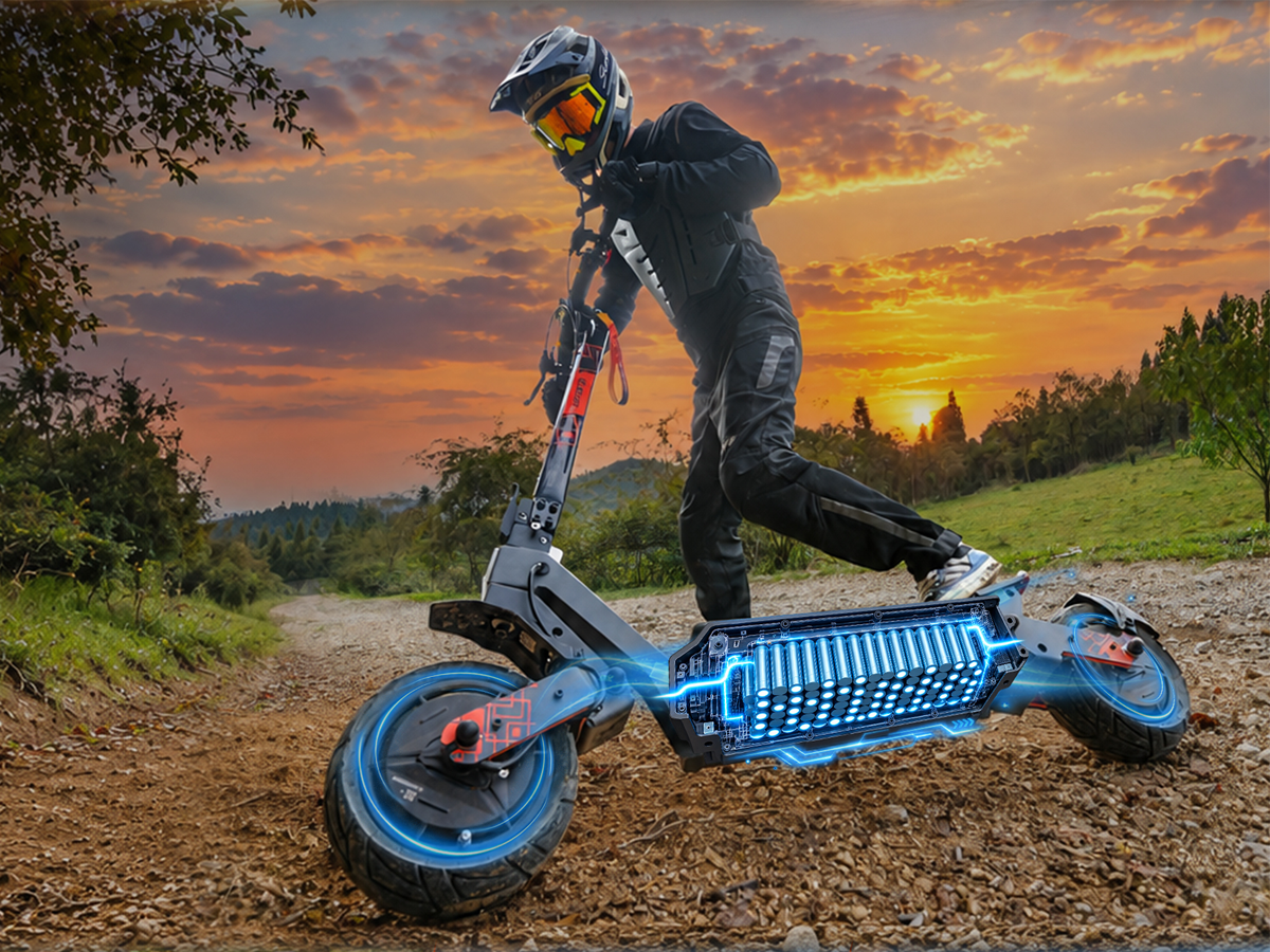 Patinete eléctrico de doble motor KuKirin G4 Ultra circulando al aire libre con plataforma de batería de 60V iluminada